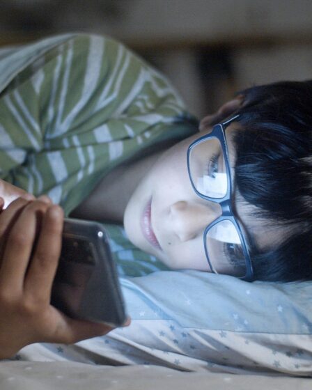 MAVİ IŞIK FİLTRELİ GÖZLÜKLER